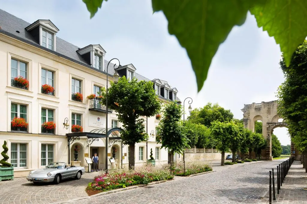 Auberge du Jeu de Paume exterior